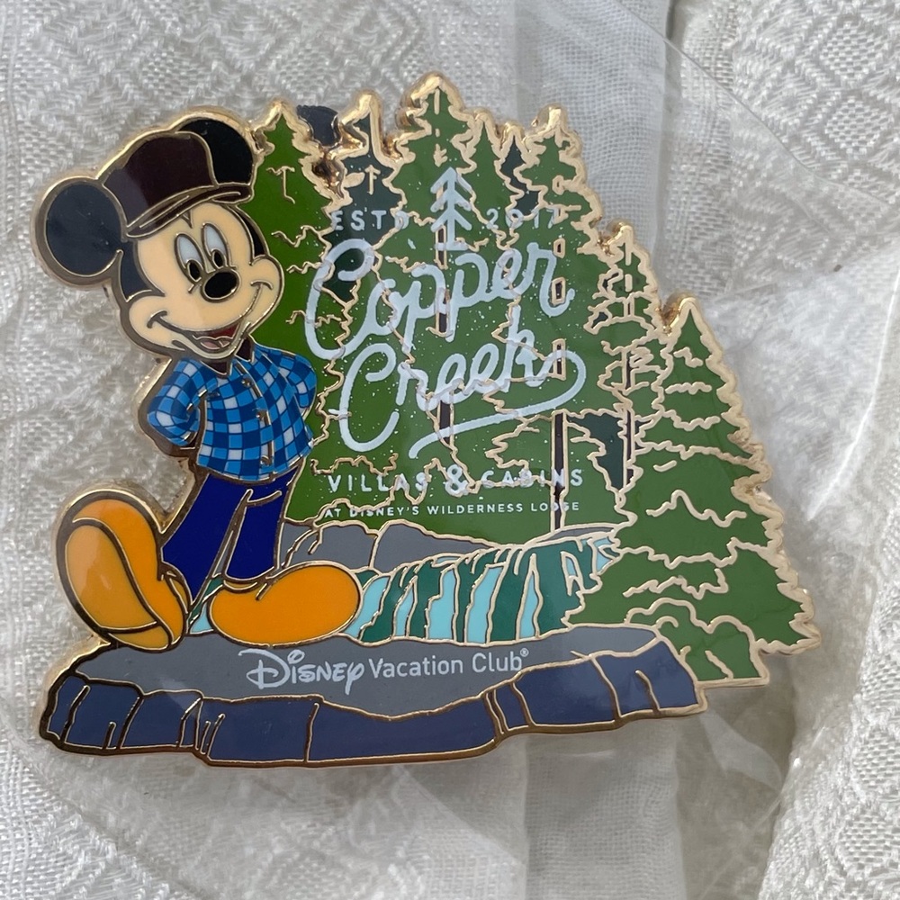 Disney’s 2017 Wilderness Lodge Collectible Pin
